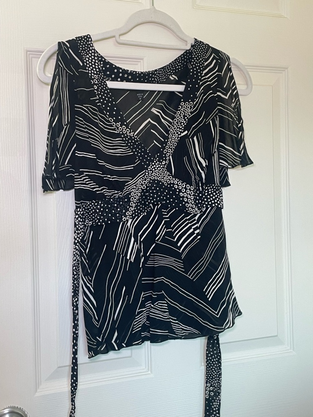 Bebe Vintage Black & White Patterned Wrap Top with split shoulders